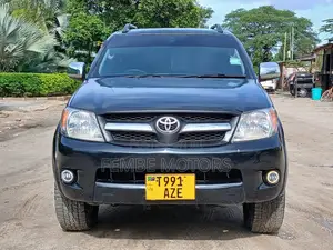 Photo - Toyota Hilux 2007 Black