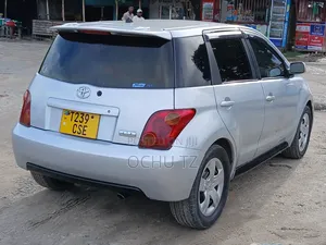 Toyota IST 2003 Silver