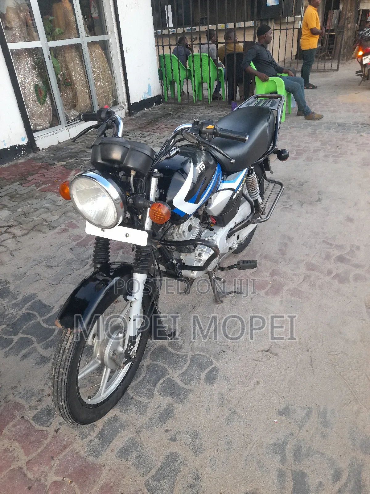 TVS HLX 125 2023 Black