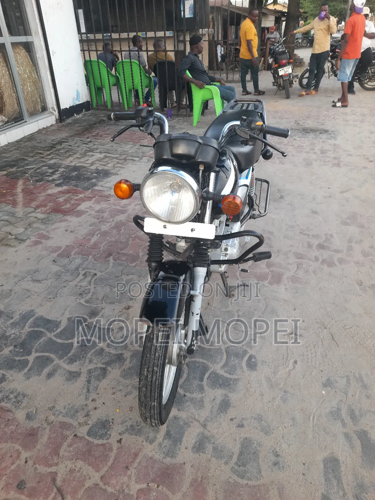 TVS HLX 125 2023 Black