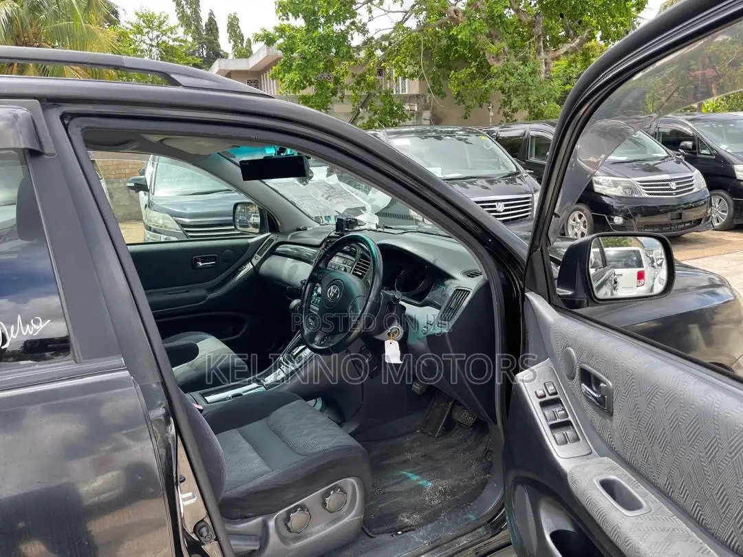Toyota Vanguard 2001 Black