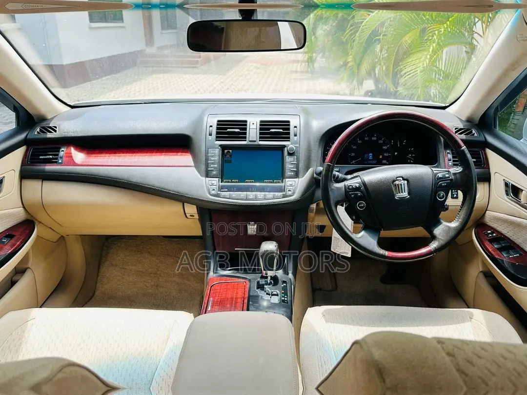 Toyota Crown 2008 White