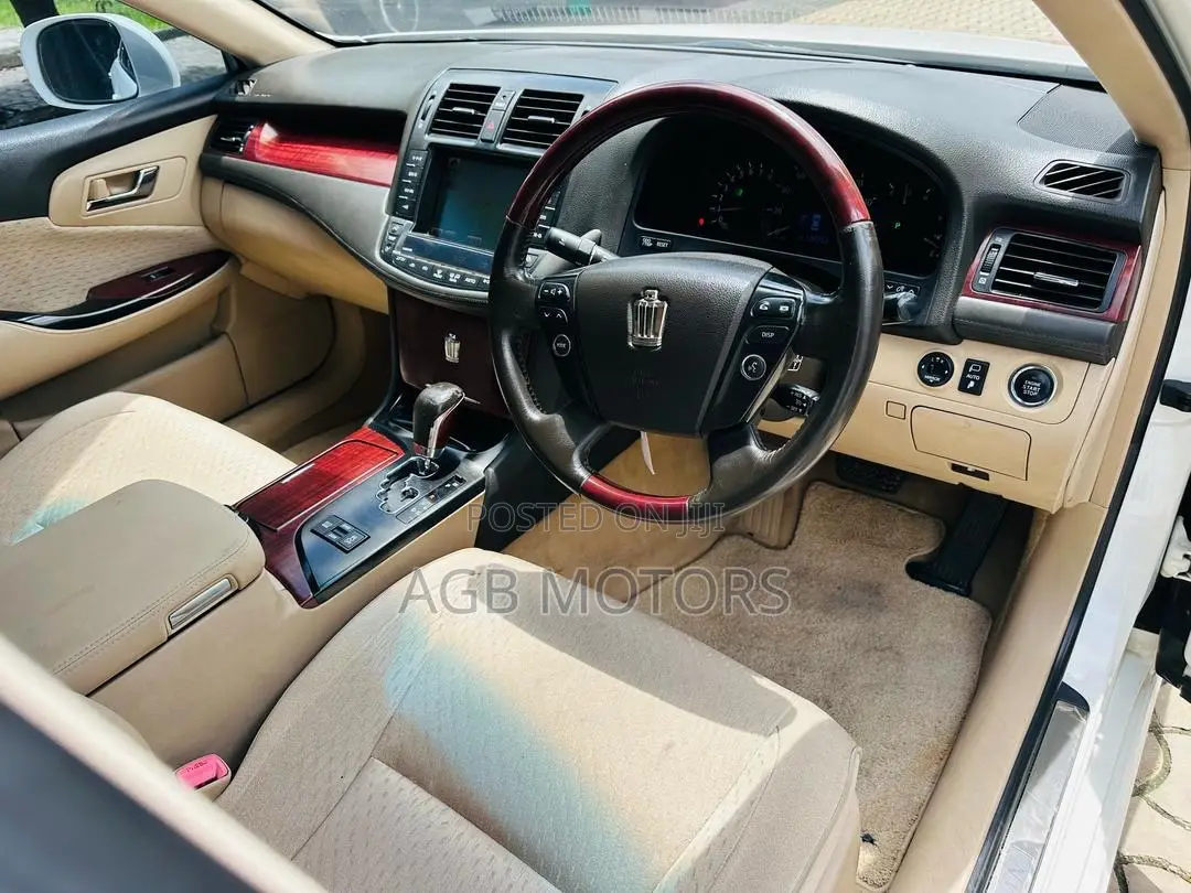 Toyota Crown 2008 White