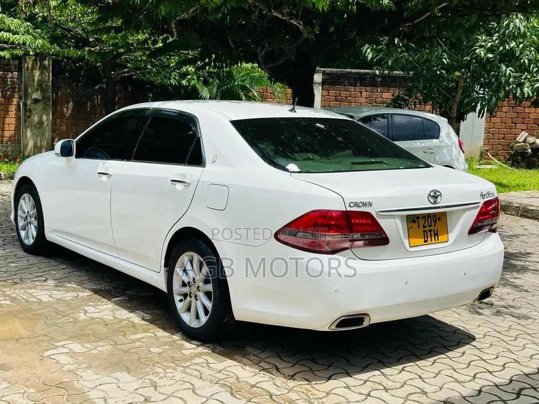 Toyota Crown 2008 White