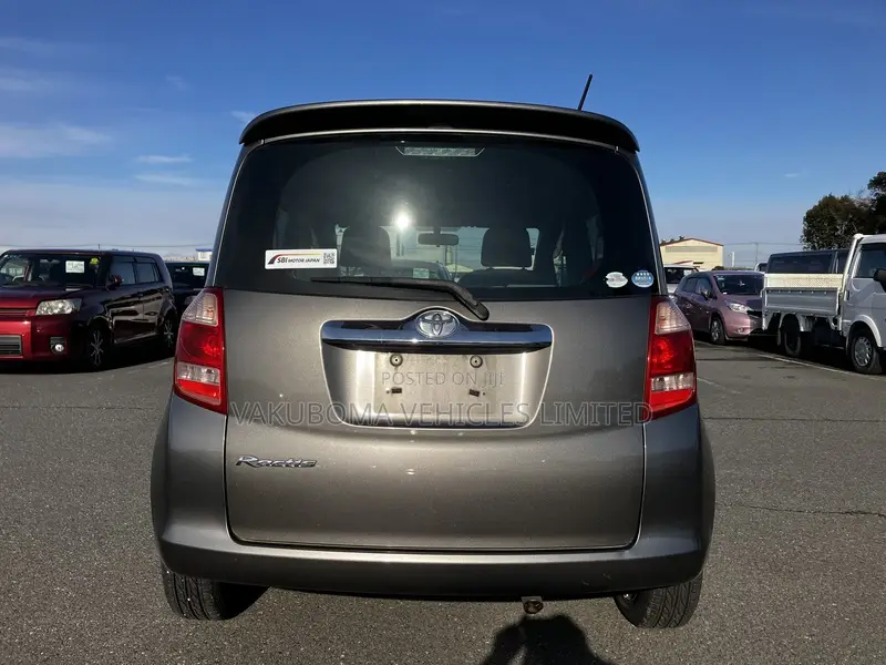 Toyota Ractis 2007 Gray