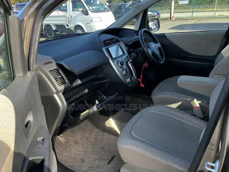Toyota Ractis 2007 Gray