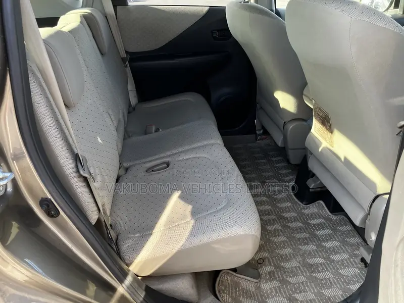 Toyota Ractis 2007 Gray