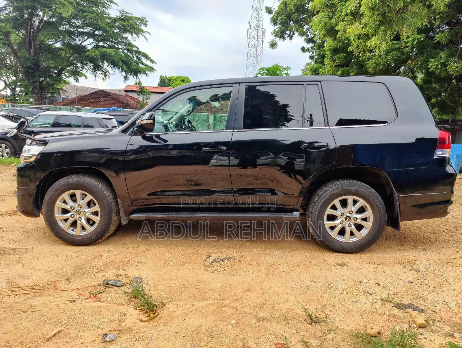 Toyota Land Cruiser 4.6 V8 AX 2018 Black