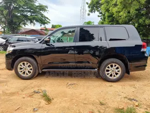 Toyota Land Cruiser 4.6 V8 AX 2018 Black