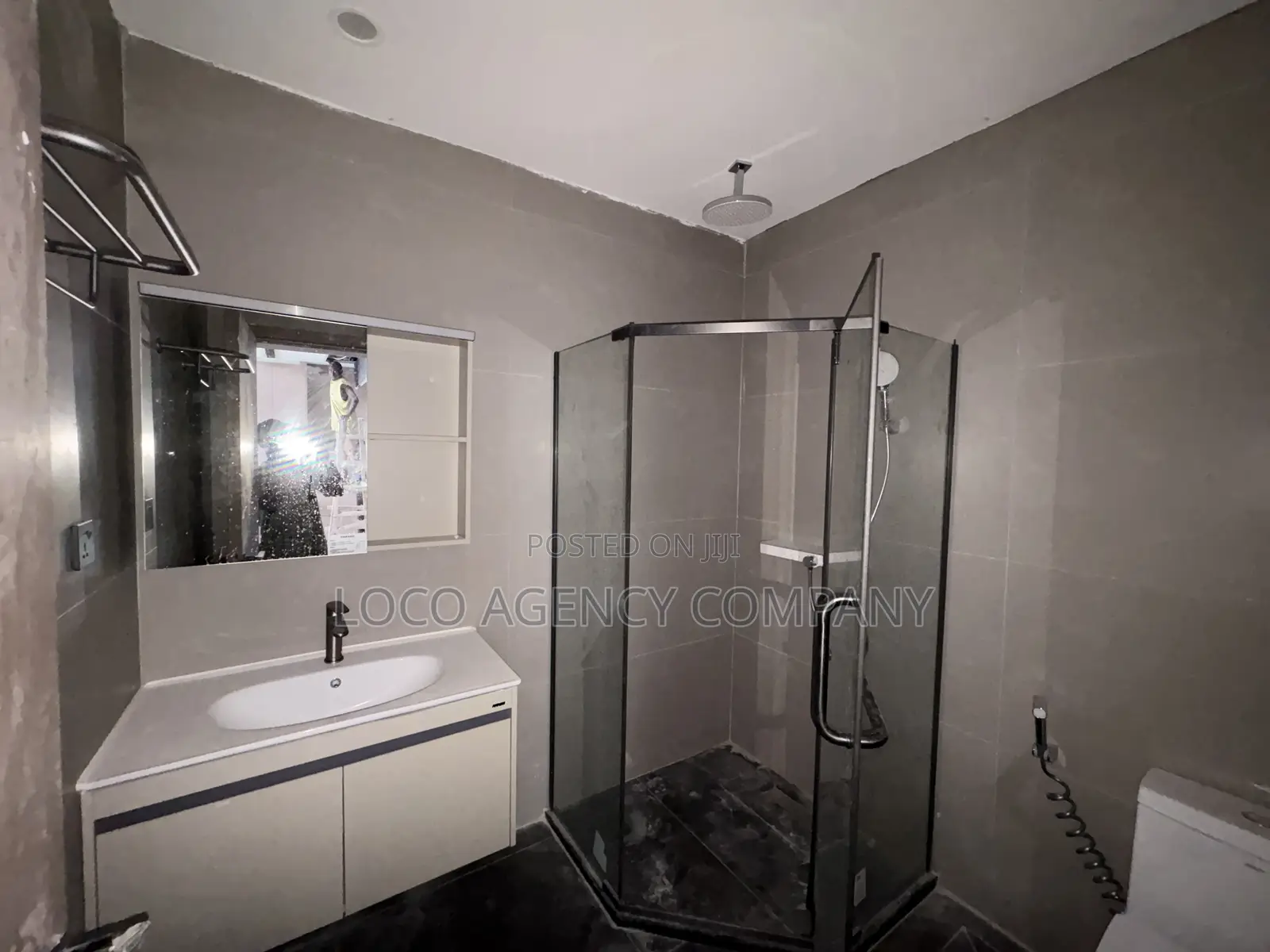 Furnished 3bdrm Apartment in Trusted Real Estate, Oyster Bay for sale