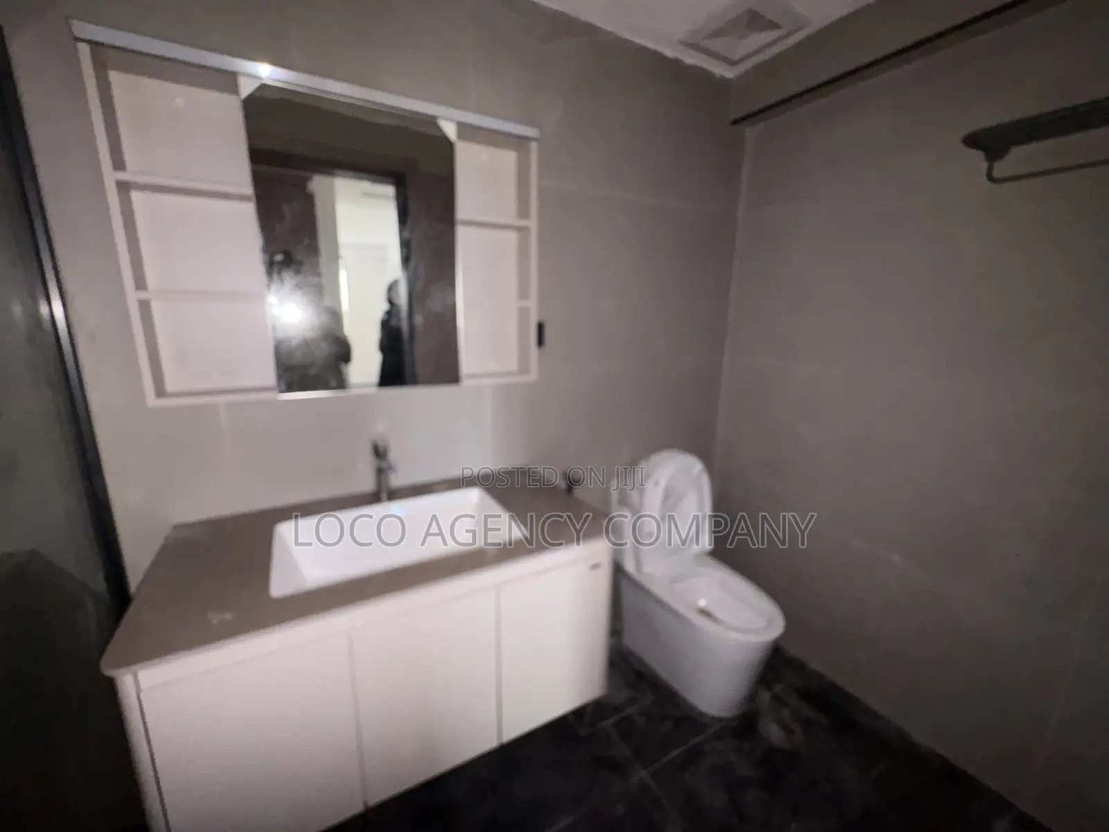 Furnished 3bdrm Apartment in Trusted Real Estate, Oyster Bay for sale