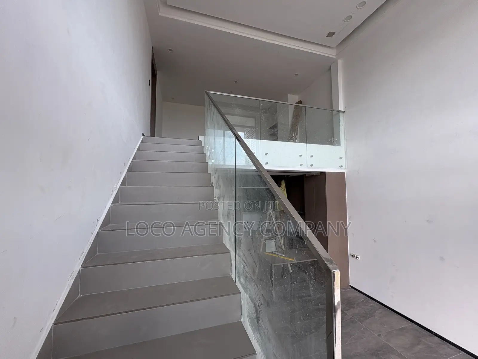 Furnished 3bdrm Apartment in Trusted Real Estate, Oyster Bay for sale