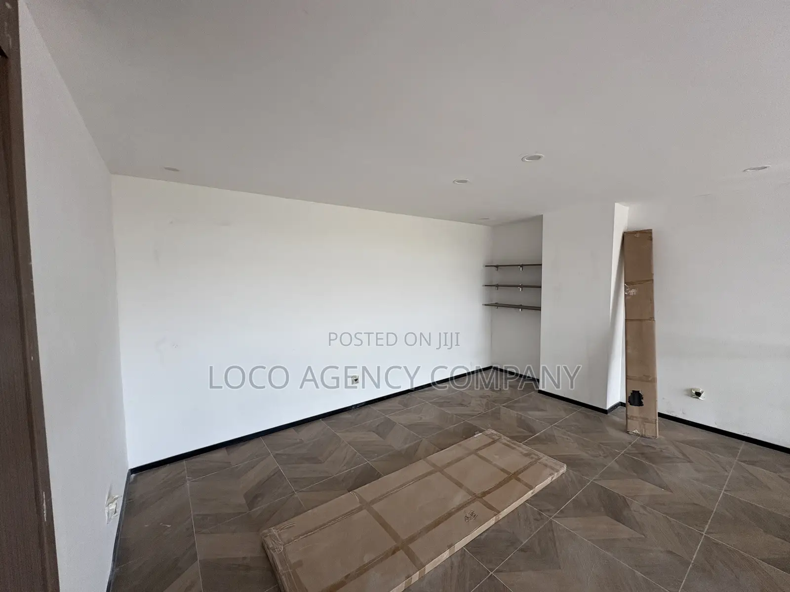 Furnished 3bdrm Apartment in Trusted Real Estate, Oyster Bay for sale