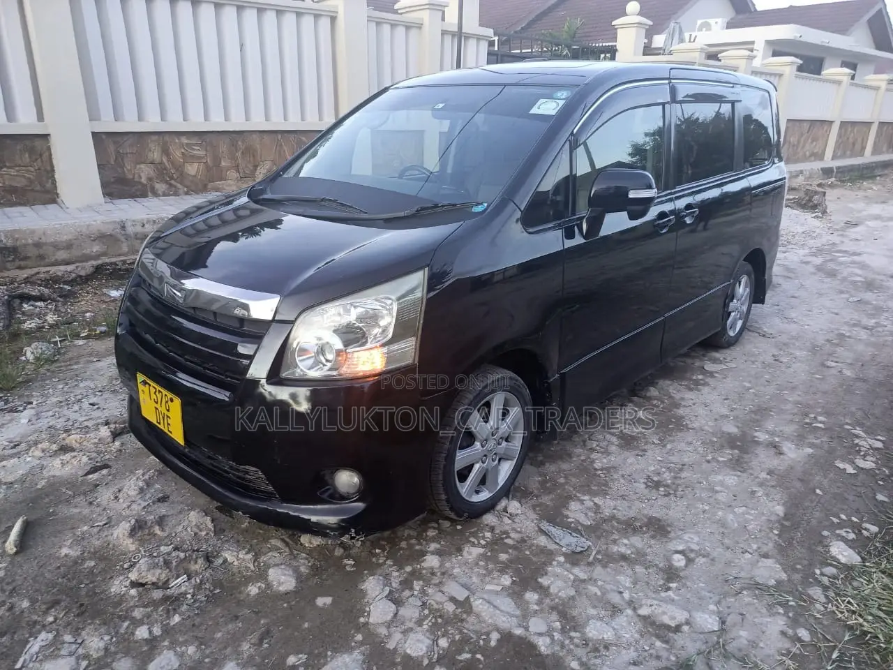 Toyota Noah 2009 Black