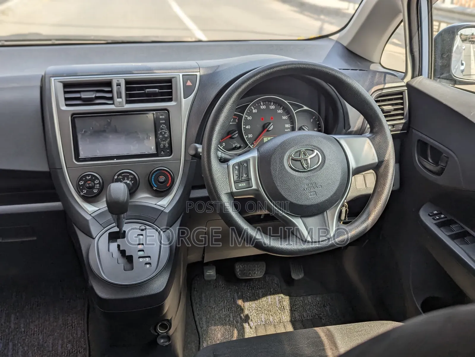 Toyota Ractis 2012 Silver