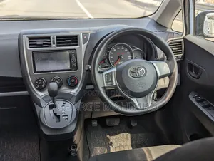 Toyota Ractis 2012 Silver