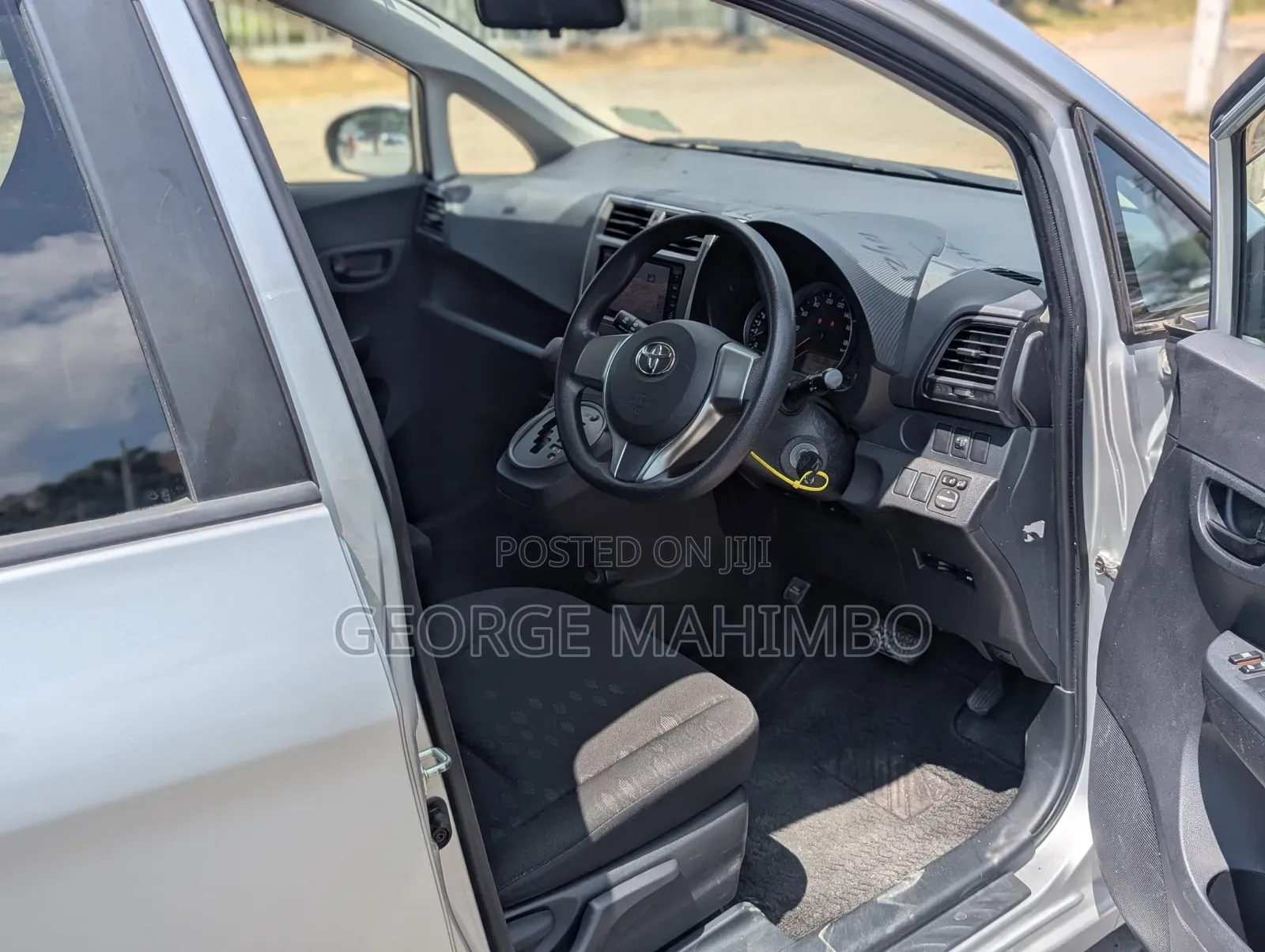 Toyota Ractis 2012 Silver