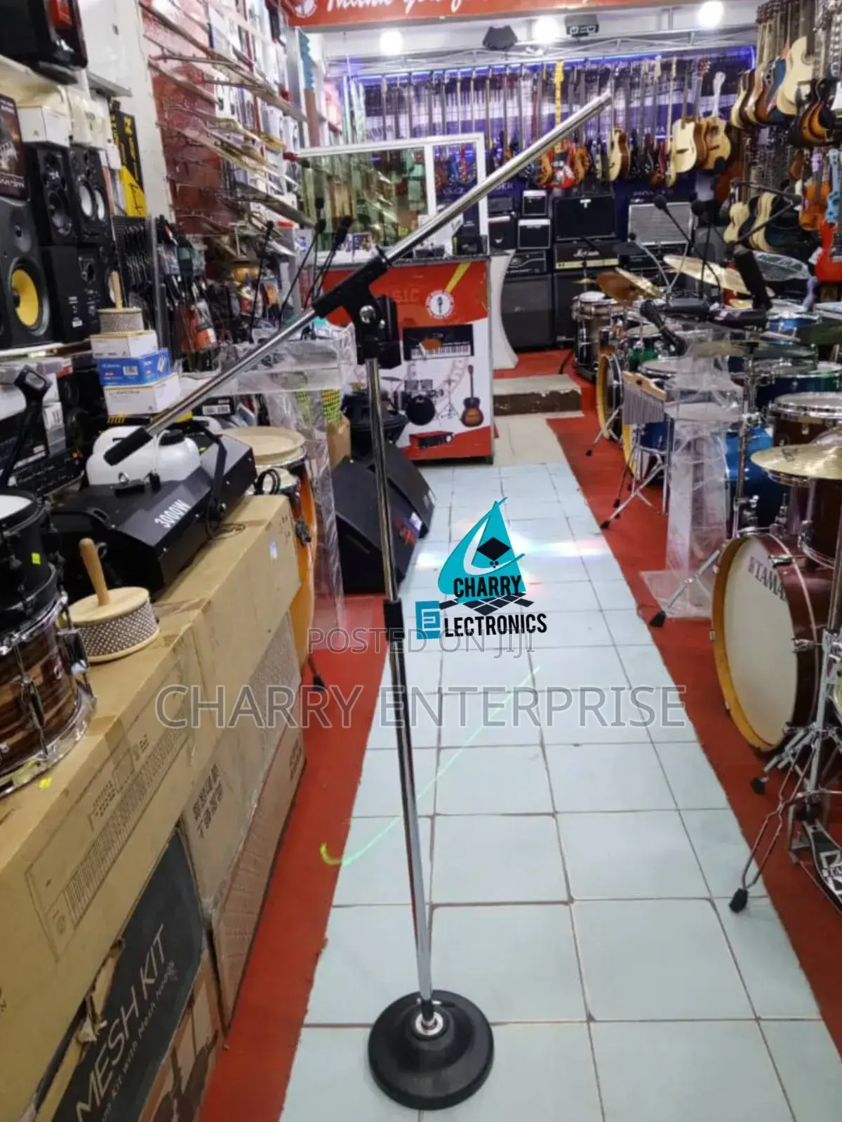 Stand Ya Mic Nzito Ya Chuma Ya Chini /Heavy Base Mic Stand