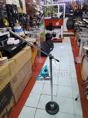 Stand Ya Mic Nzito Ya Chuma Ya Chini /Heavy Base Mic Stand