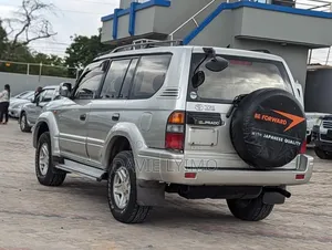 Toyota Land Cruiser Prado 2.7 16V 3dr 2000 Silver