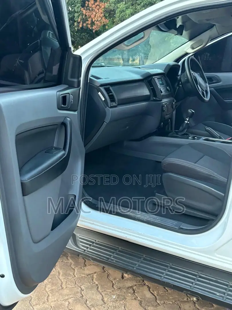 Ford Everest 2018 White
