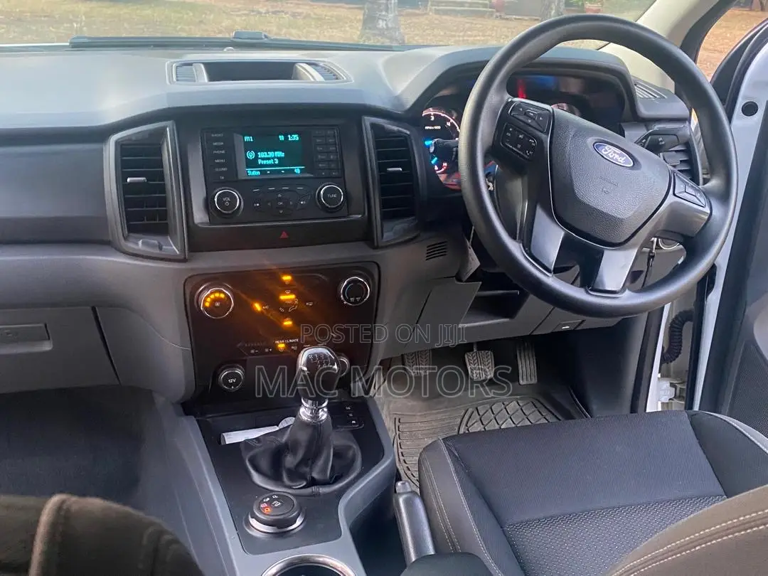 Ford Everest 2018 White
