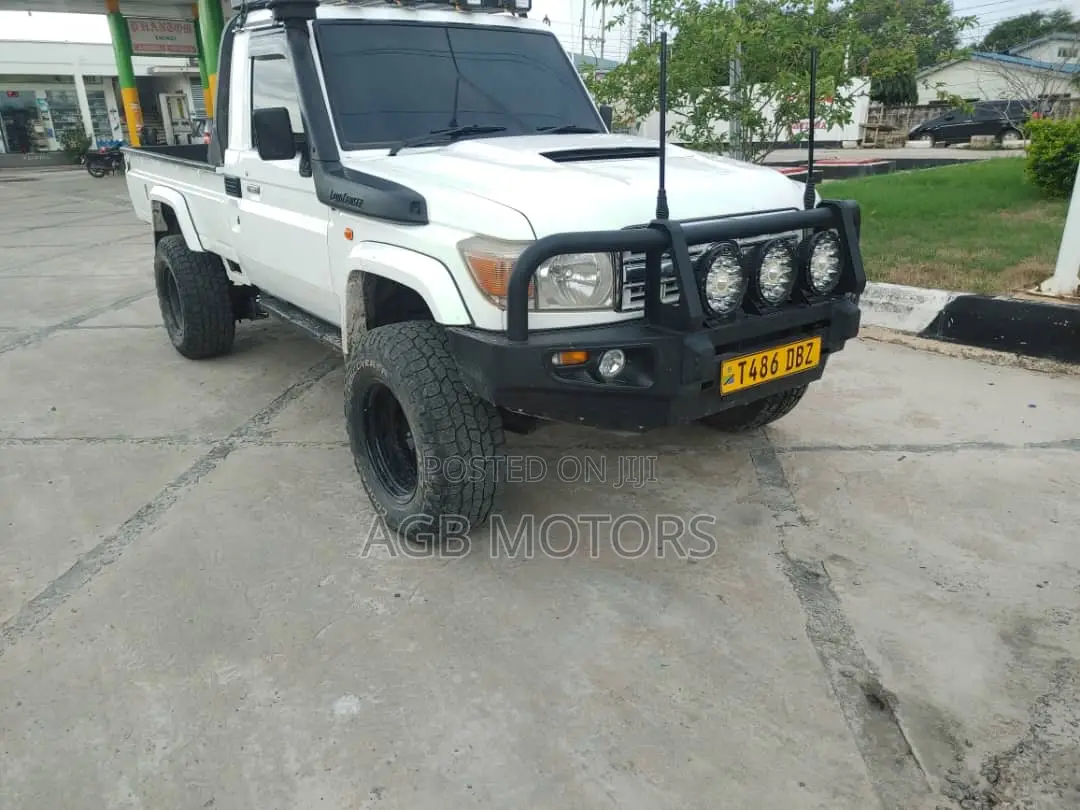 Toyota Land Cruiser 2014 White