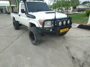 Toyota Land Cruiser 2014 White