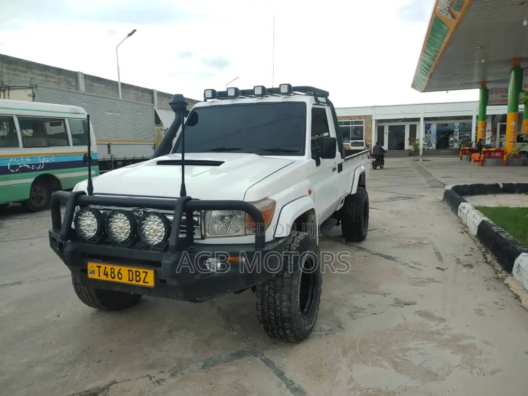 Toyota Land Cruiser 2014 White