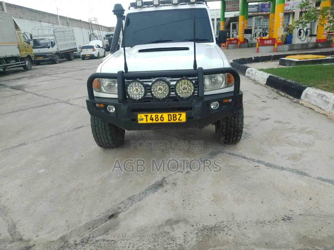 Toyota Land Cruiser 2014 White