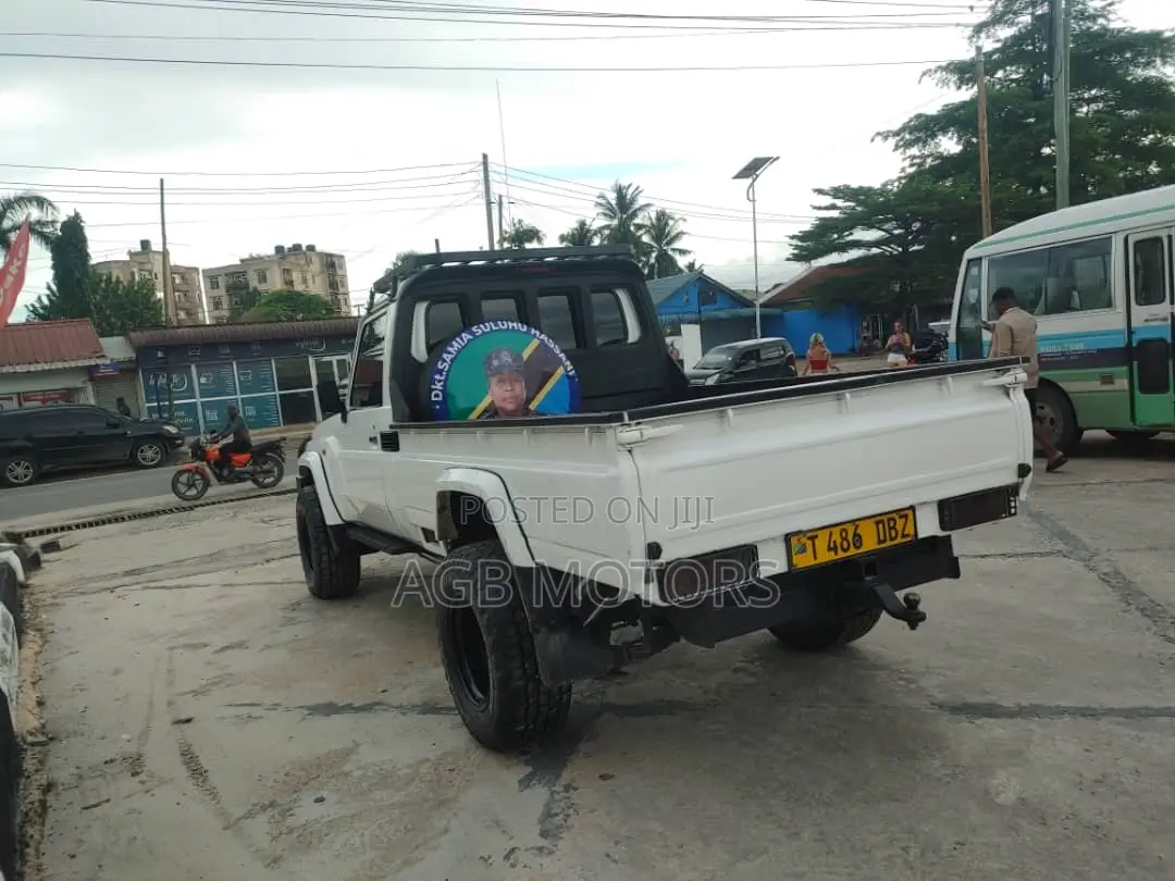 Toyota Land Cruiser 2014 White