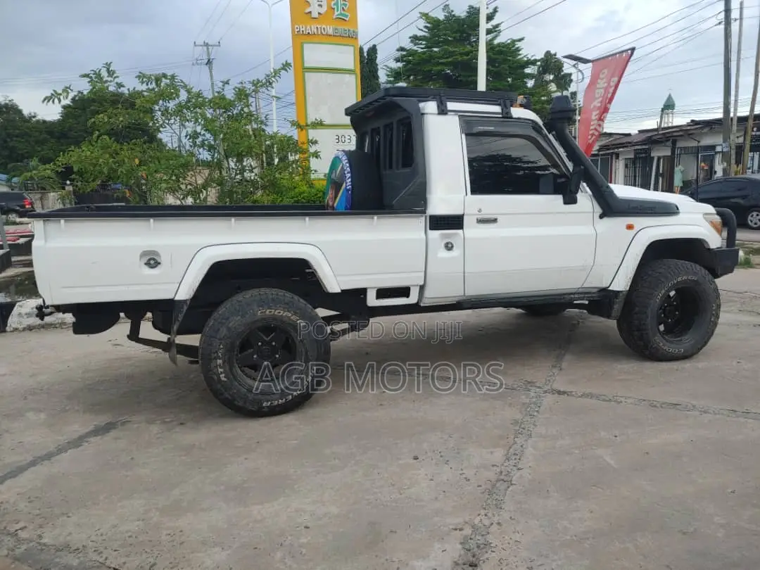 Toyota Land Cruiser 2014 White