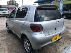 Toyota Vitz 2004 Silver