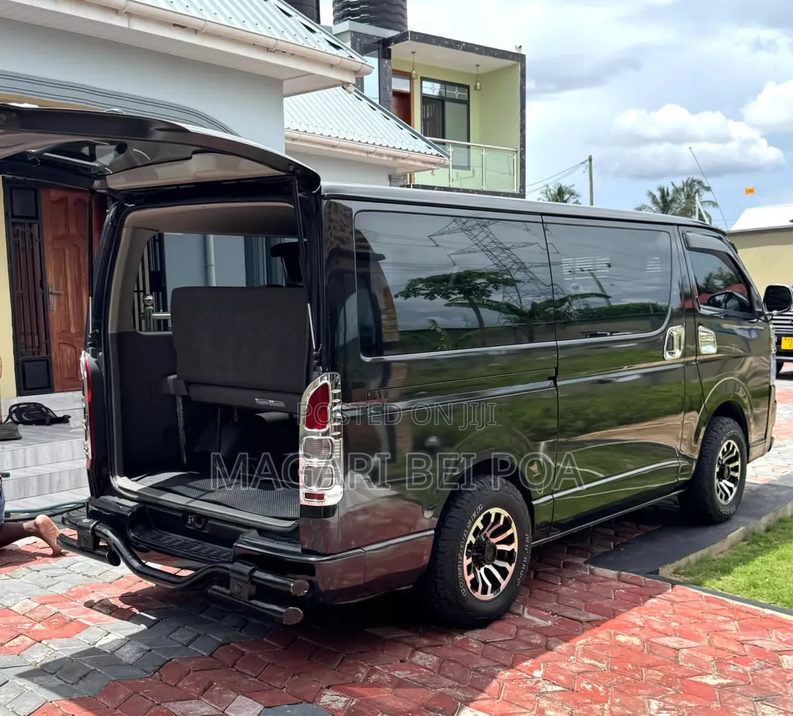 Toyota Quantum 2014 Black