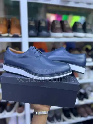 Footwears Classic Smart Za Wakubwa