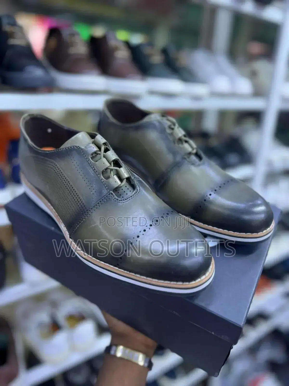 Footwears Classic Smart Za Wakubwa