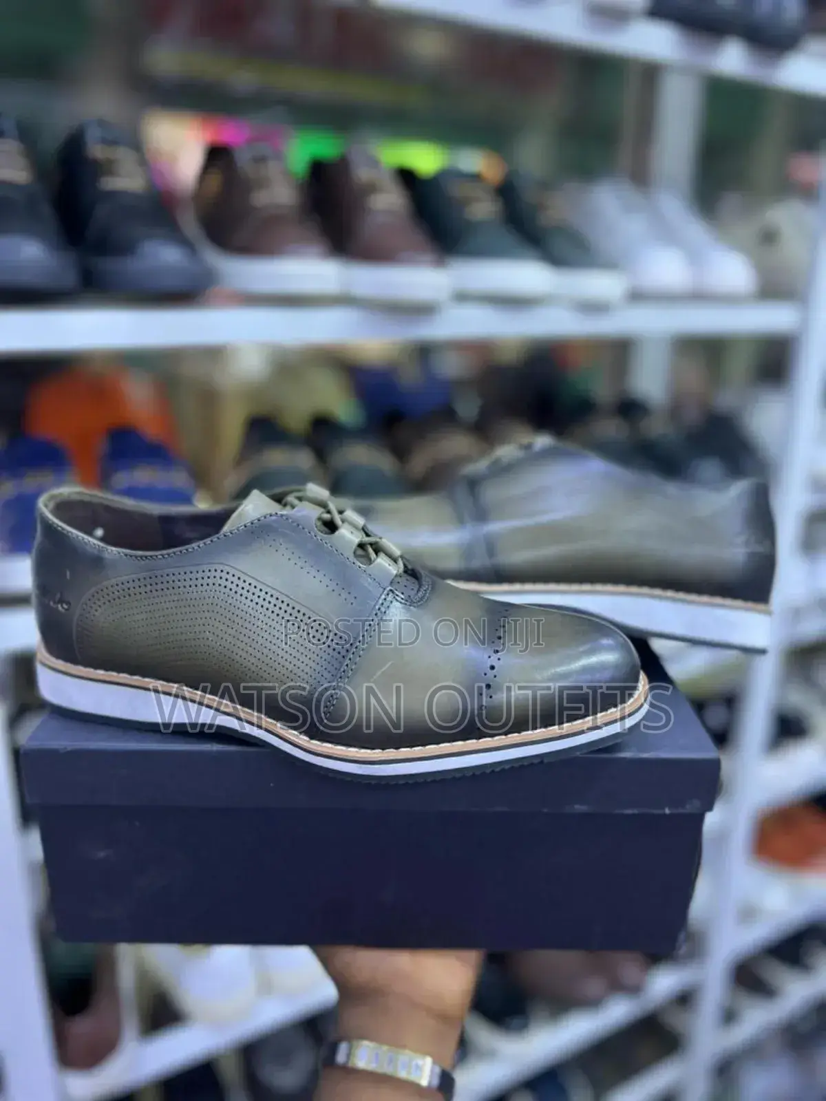 Footwears Classic Smart Za Wakubwa
