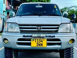 Photo - Toyota Land Cruiser Prado 1997 Off white