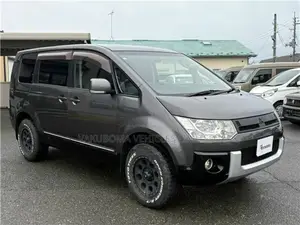 Mitsubishi Delica 2012 Gray