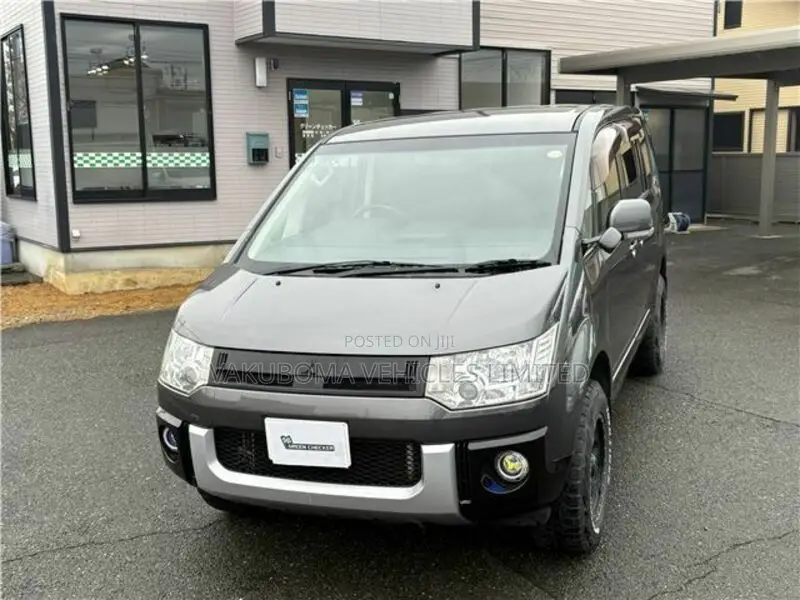 Mitsubishi Delica 2012 Gray