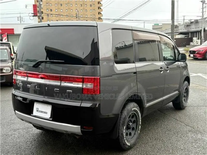 Mitsubishi Delica 2012 Gray