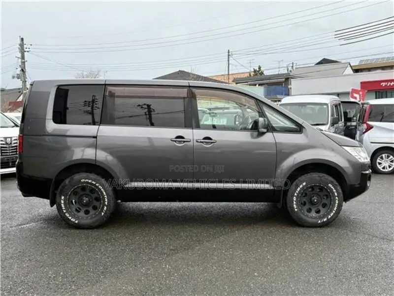 Mitsubishi Delica 2012 Gray