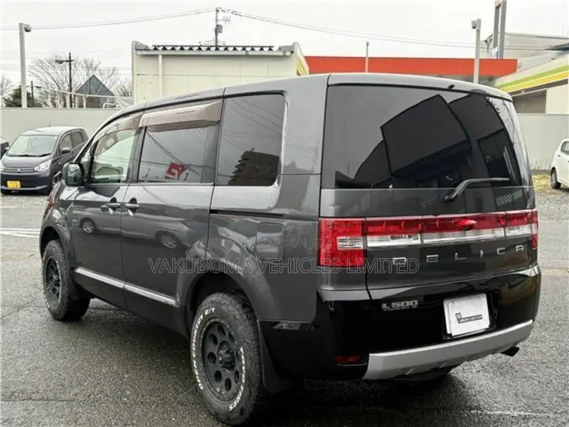 Mitsubishi Delica 2012 Gray