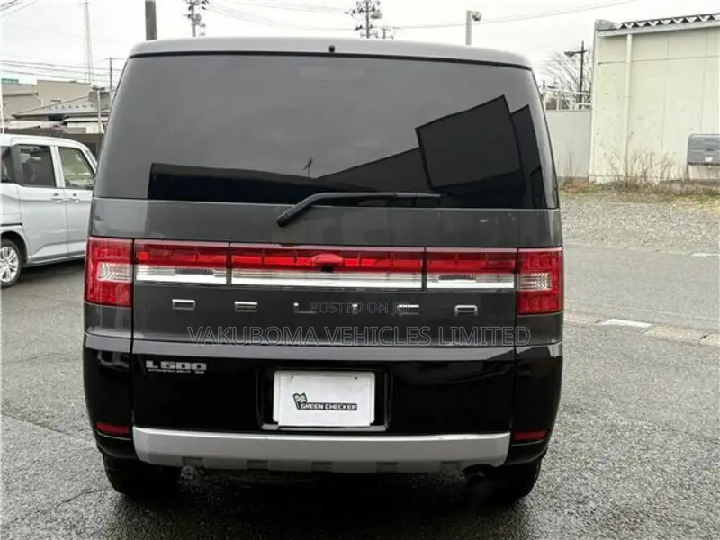 Mitsubishi Delica 2012 Gray