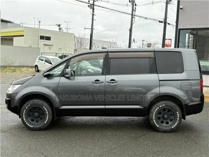Mitsubishi Delica 2012 Gray