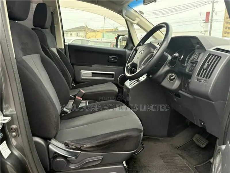 Mitsubishi Delica 2012 Gray