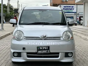 Toyota Sienta 2006 Silver