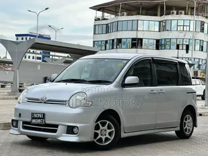 Toyota Sienta 2006 Silver