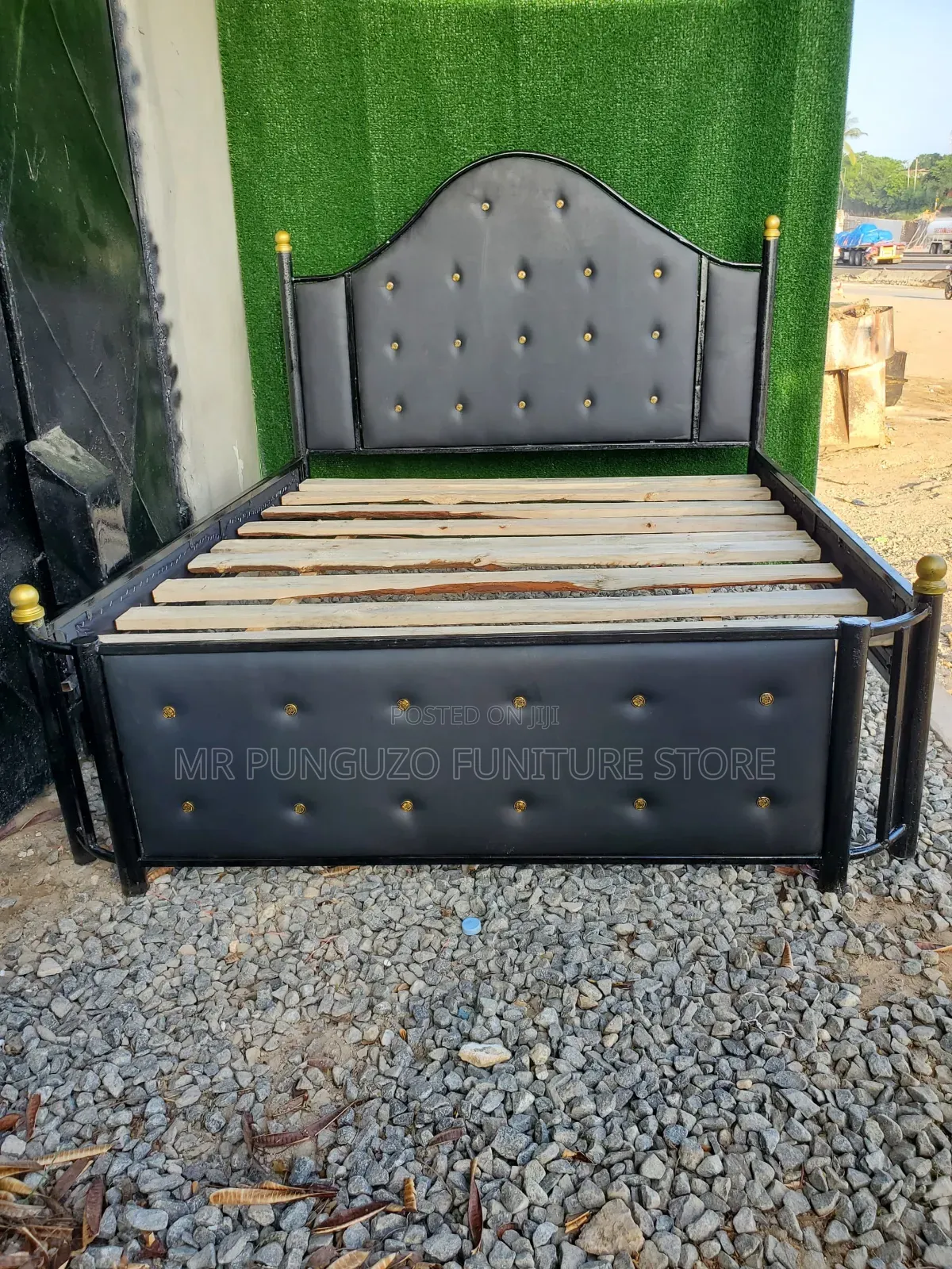 Kitanda Bed Sofa Ya Chuma Nyeusi