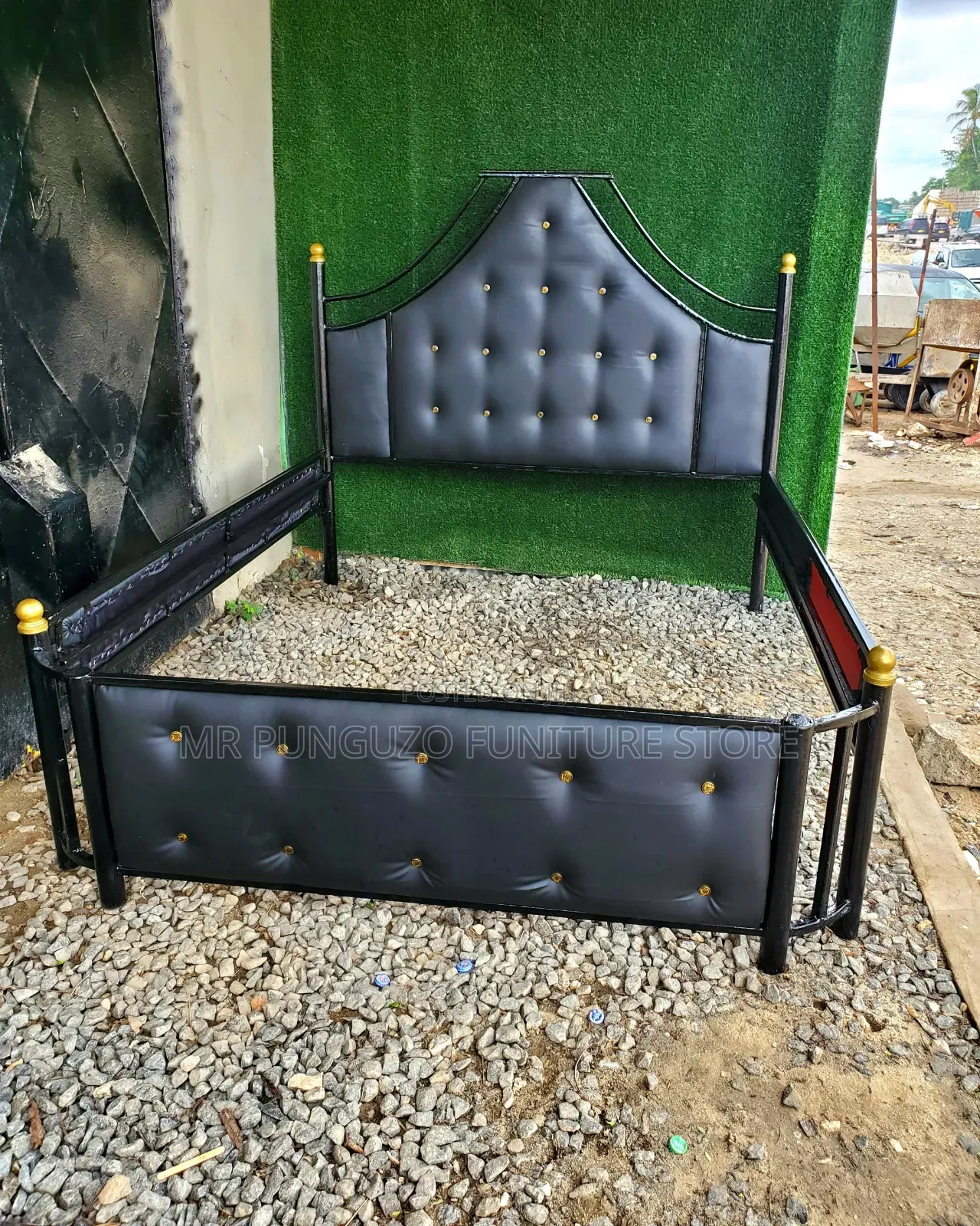 Kitanda Bed Sofa Ya Chuma